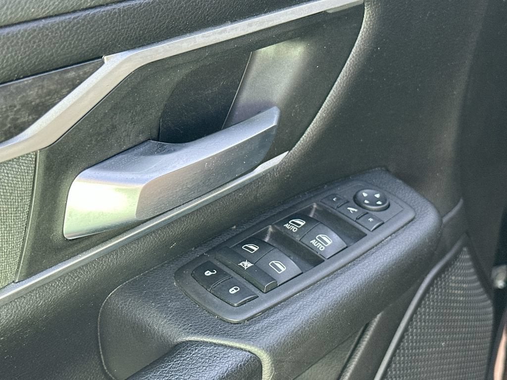 2022 RAM 1500 Big Horn Crew Cab 4x4 5'7" Box