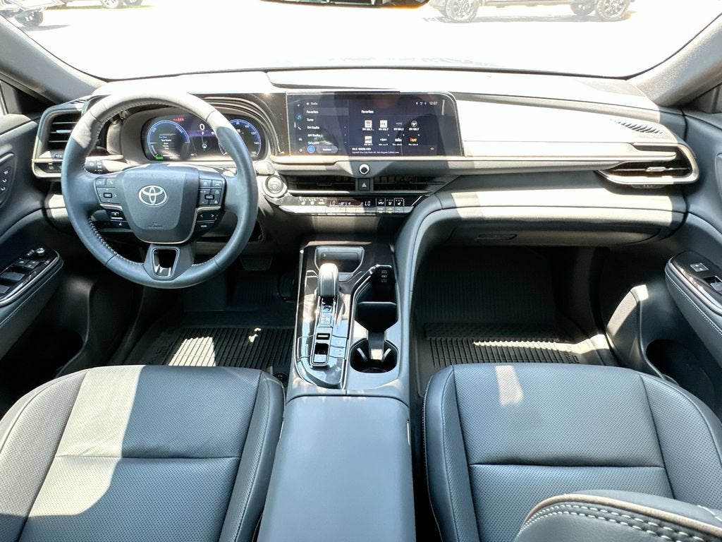 2025 Toyota Crown Signia XLE