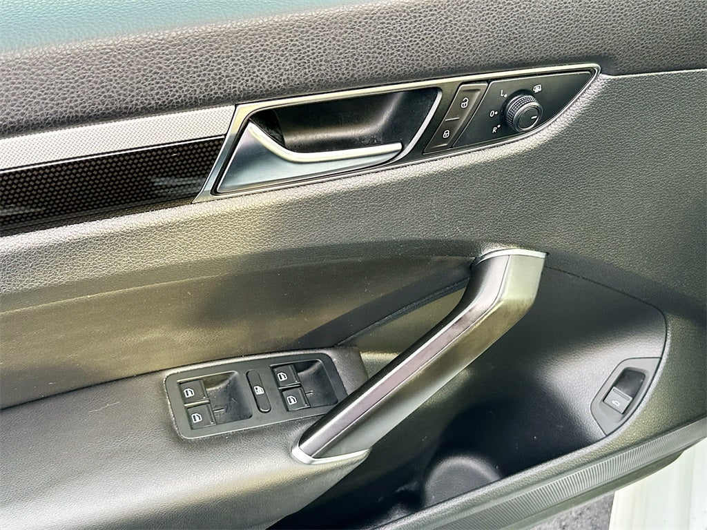 2019 Volkswagen Passat 2.0T SE R-Line