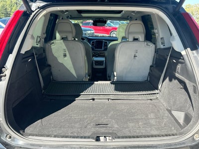 2022 Volvo XC90 T6 Momentum