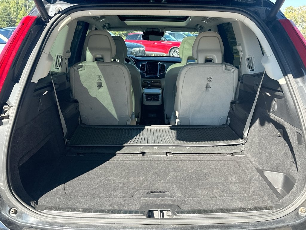 2022 Volvo XC90 T6 Momentum