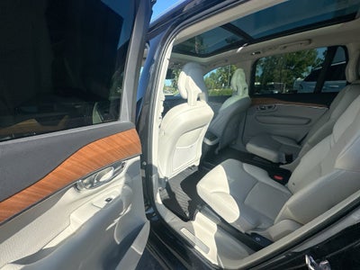 2022 Volvo XC90 T6 Momentum