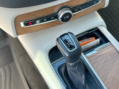 2022 Volvo XC90 T6 Momentum