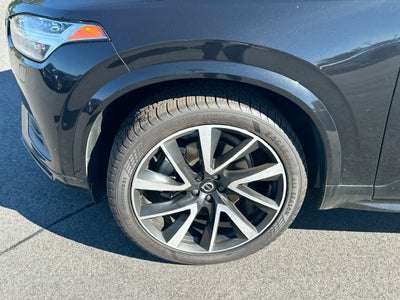 2022 Volvo XC90 T6 Momentum