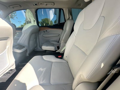 2022 Volvo XC90 T6 Momentum