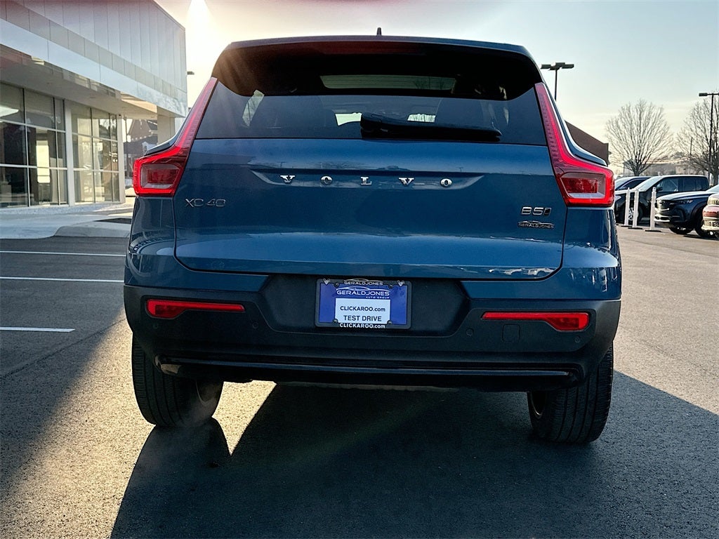 2025 Volvo XC40 B5 Ultra Dark Theme