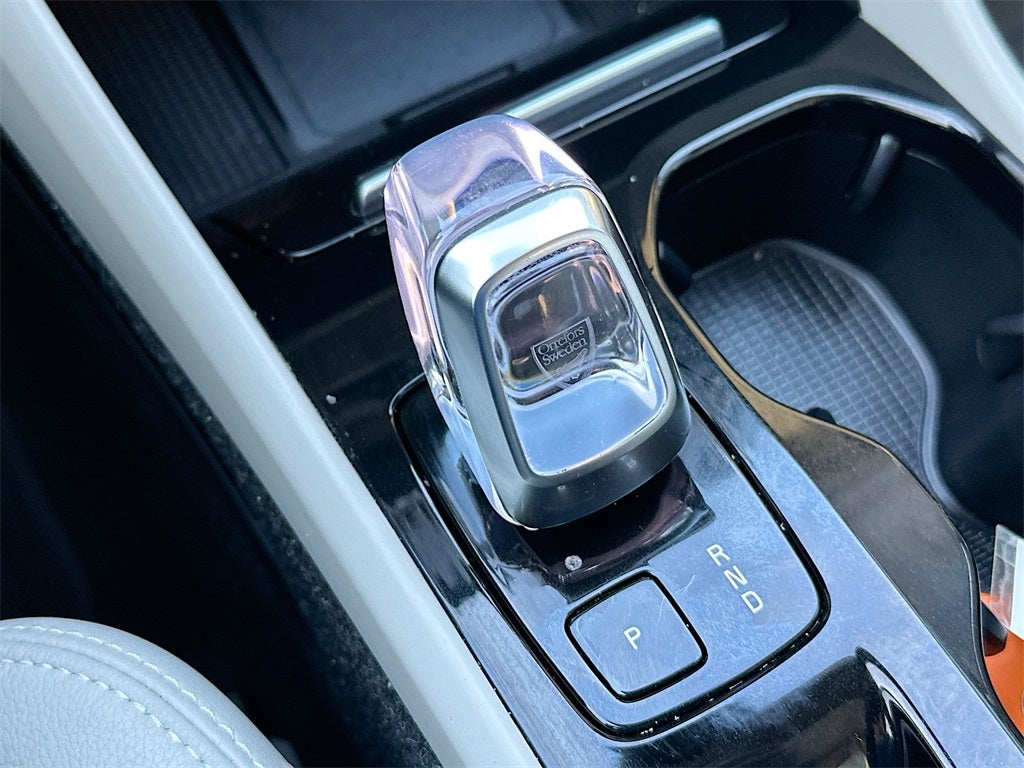 2025 Volvo XC40 B5 Ultra Dark Theme