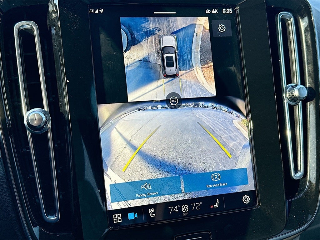 2025 Volvo XC40 B5 Ultra Dark Theme