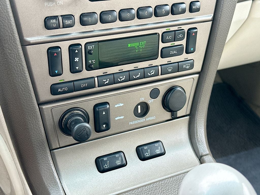 2005 Ford Thunderbird Base