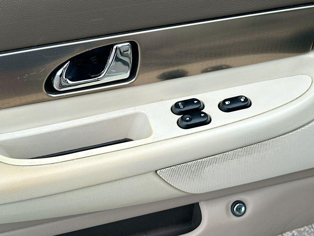 2005 Ford Thunderbird Base