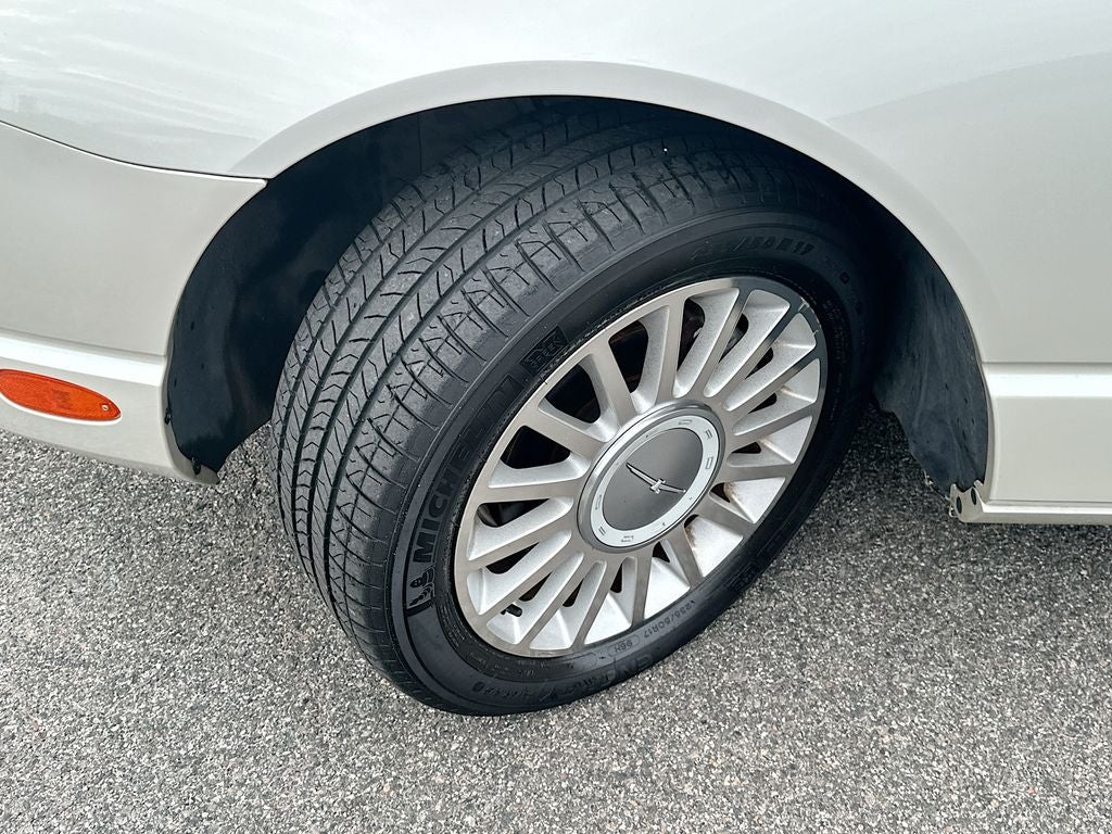 2005 Ford Thunderbird Base