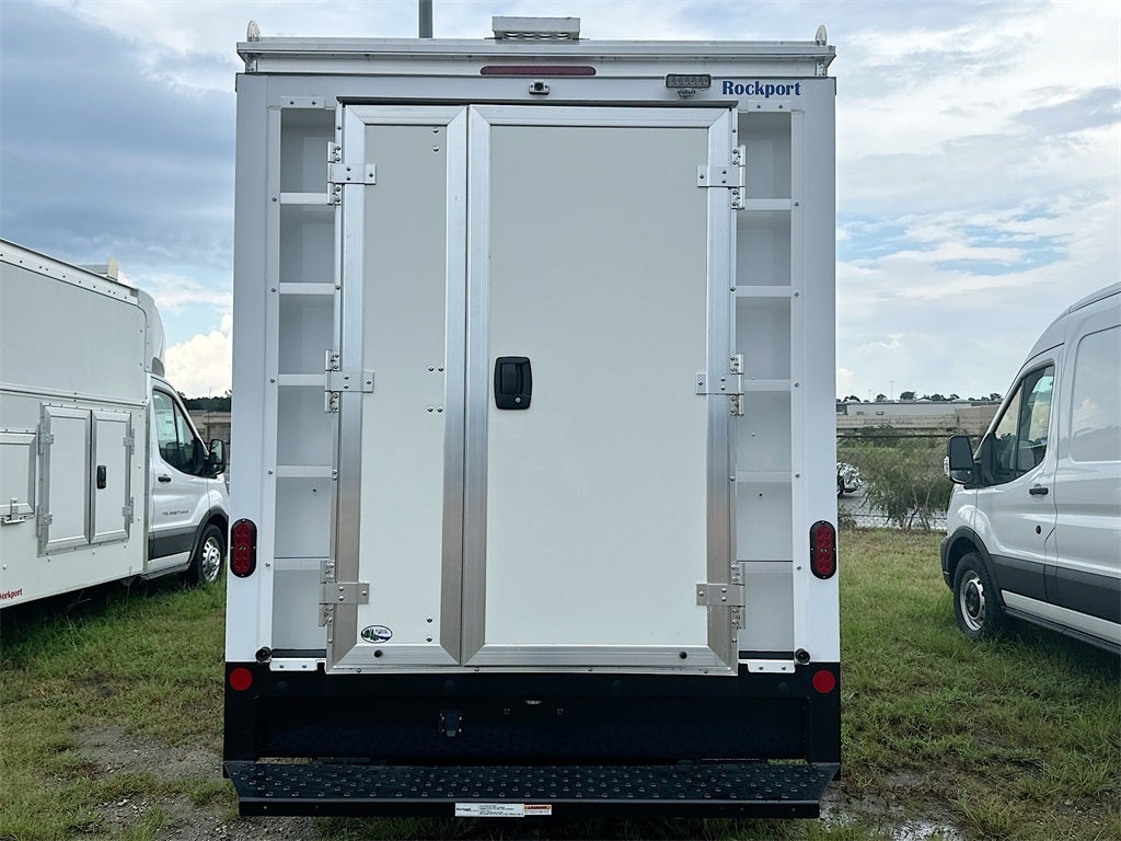 2025 Ford E-350SD Base Cutaway