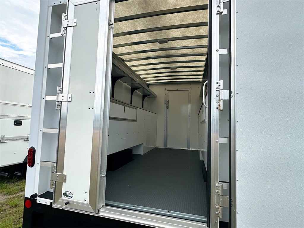 2025 Ford E-350SD Base Cutaway