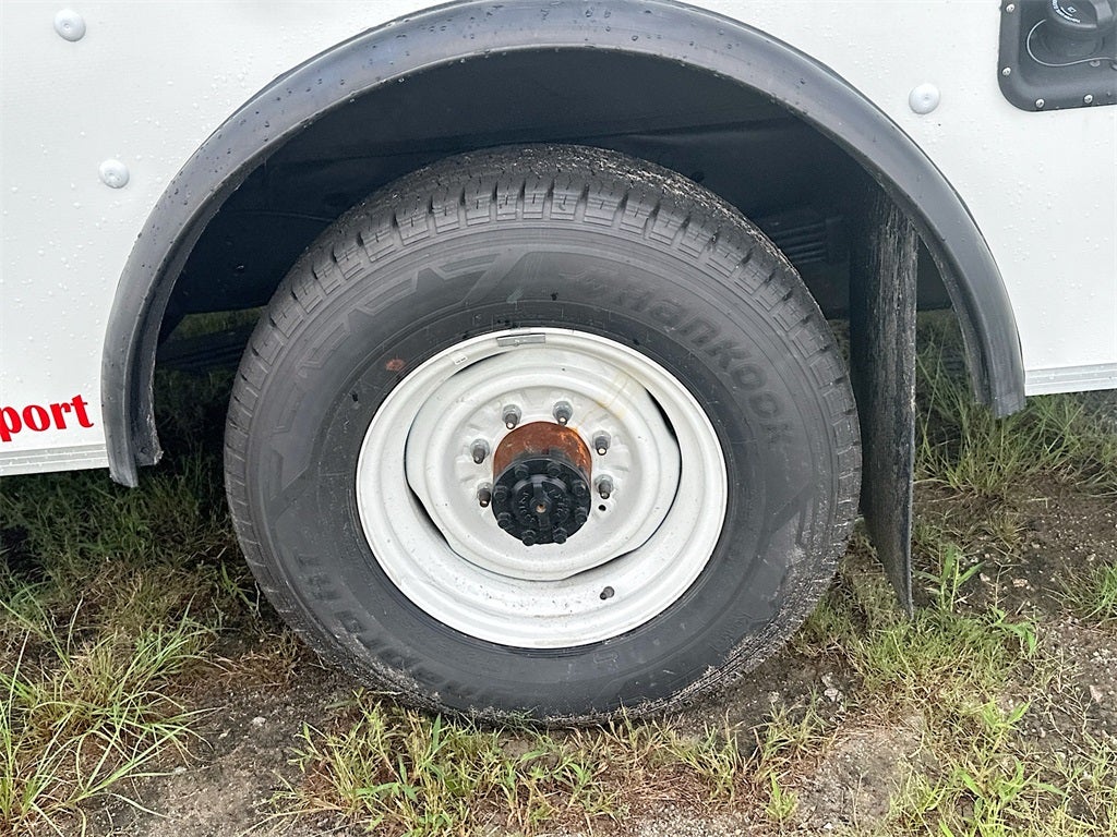 2025 Ford E-350SD Base Cutaway