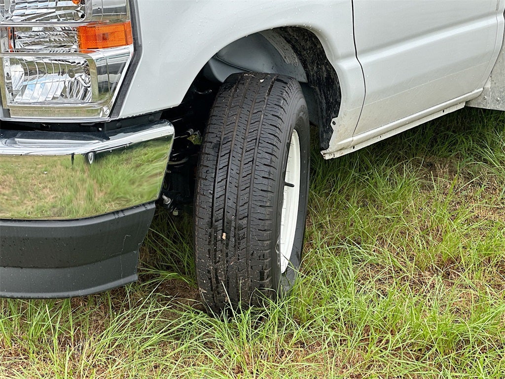 2025 Ford E-350SD Base Cutaway