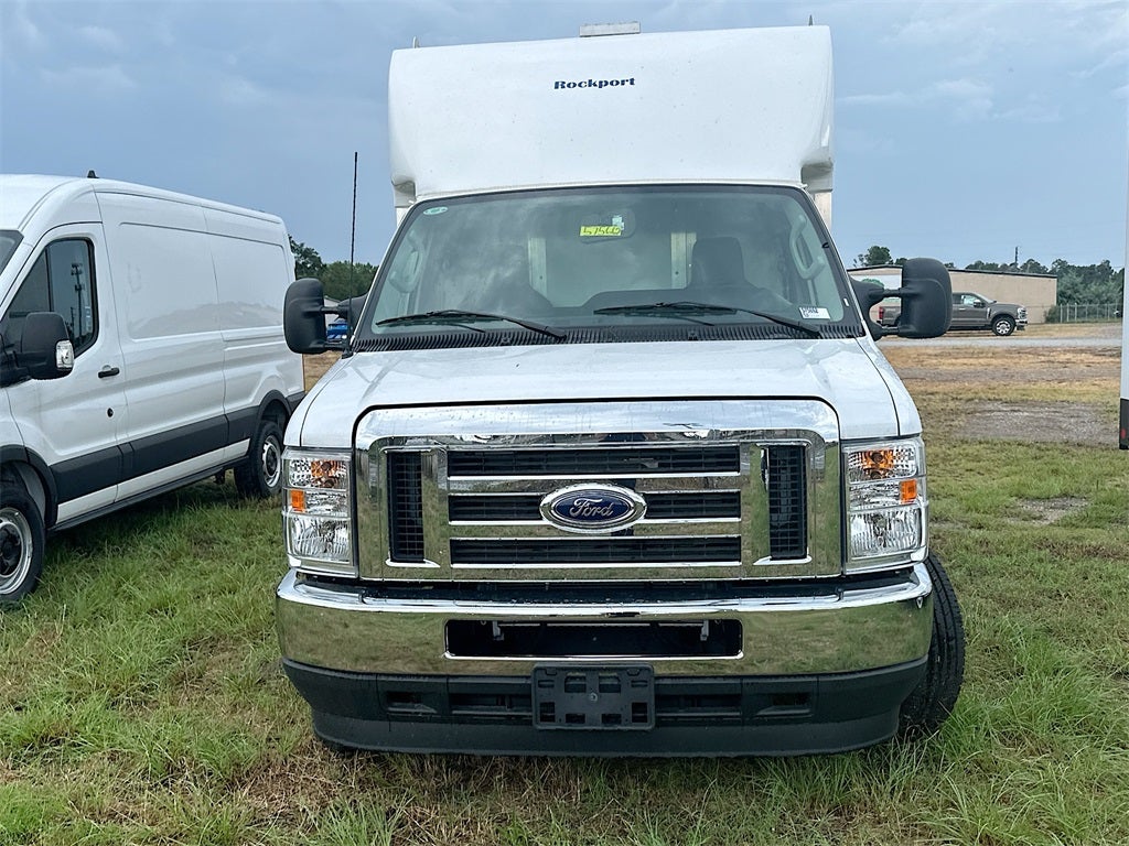 2025 Ford E-350SD Base Cutaway