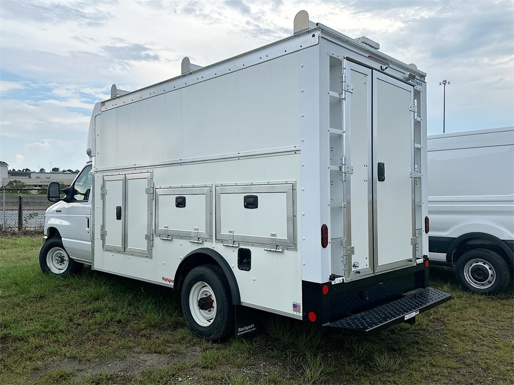 2025 Ford E-350SD Base Cutaway