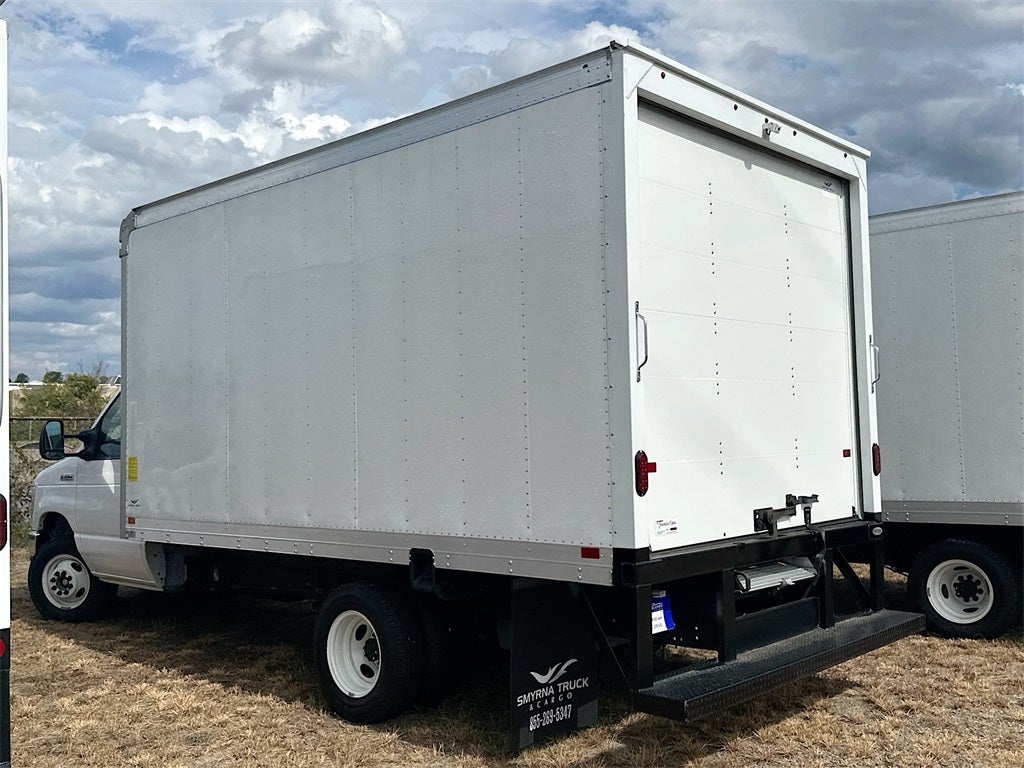 2025 Ford E-350SD Base Cutaway