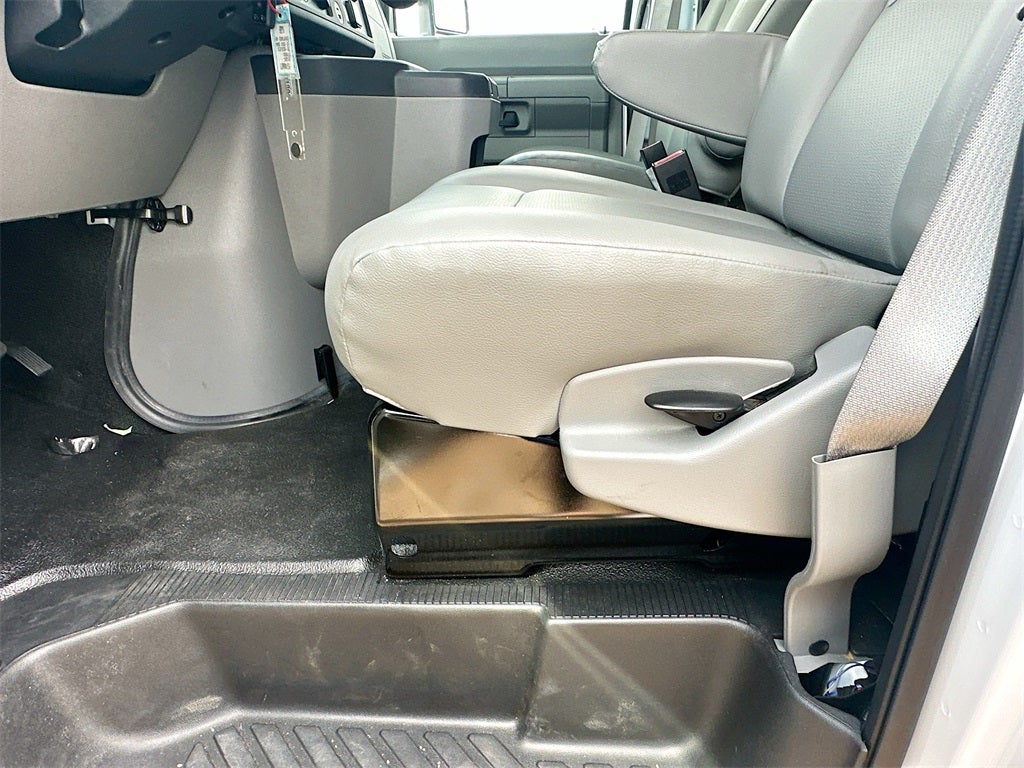 2025 Ford E-350SD Base Cutaway