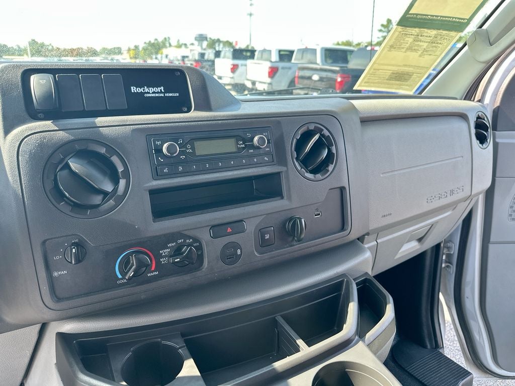 2022 Ford E-450SD Base