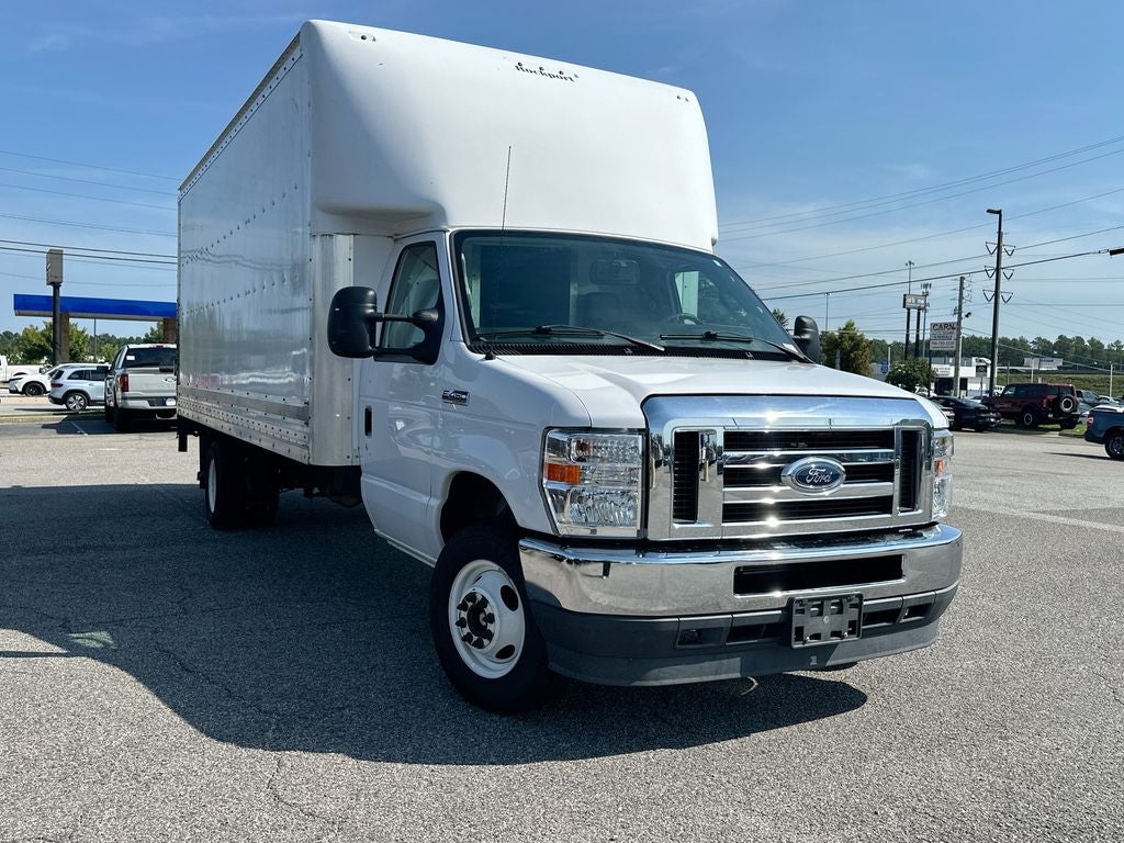 2022 Ford E-450SD Base