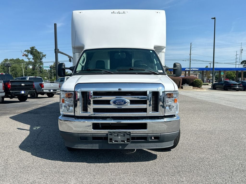 2022 Ford E-450SD Base