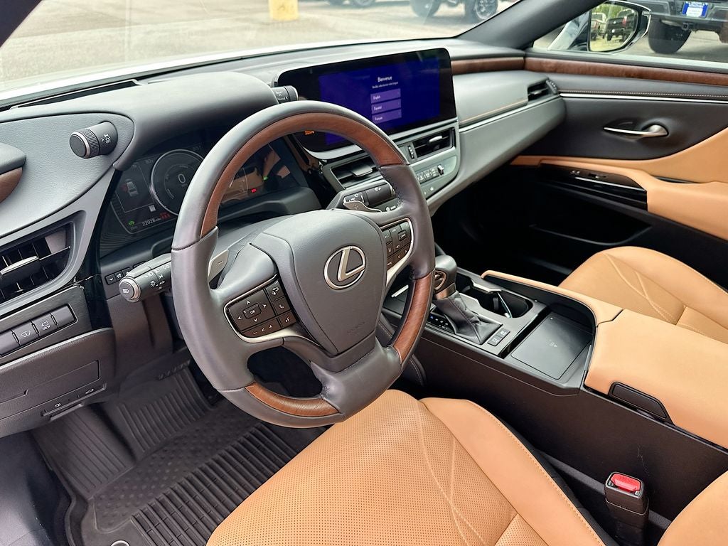 2024 Lexus ES 300h Luxury