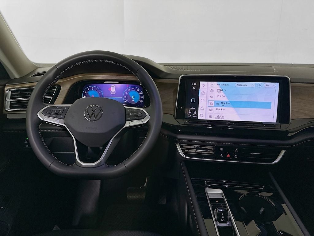 2025 Volkswagen Atlas 2.0T SE w/Technology