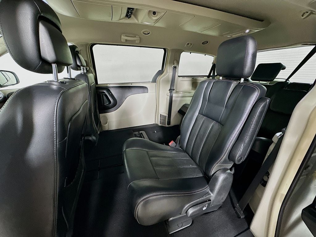 2011 Chrysler Town & Country Touring-L