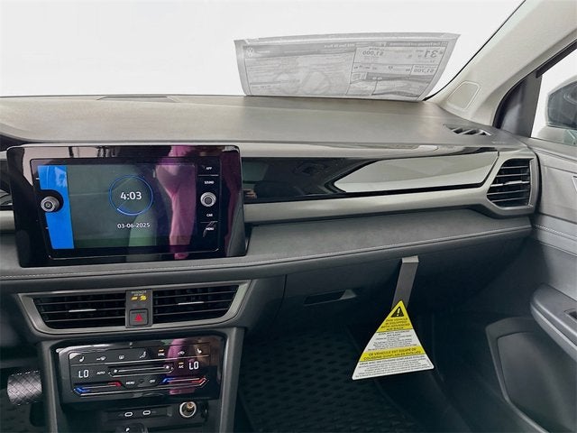 2025 Volkswagen Taos SE Black