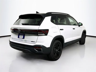 2025 Volkswagen Taos SE Black