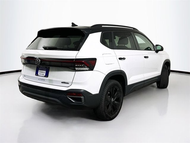 2025 Volkswagen Taos SE Black