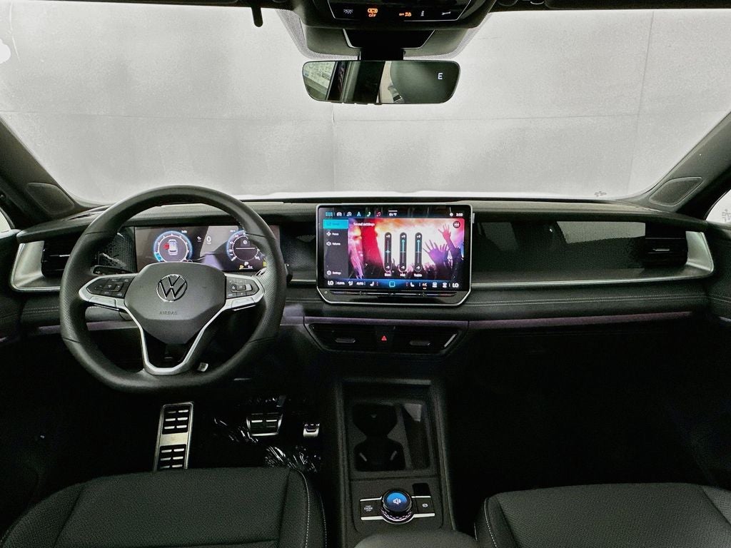 2025 Volkswagen Tiguan 2.0T SE R-Line Black