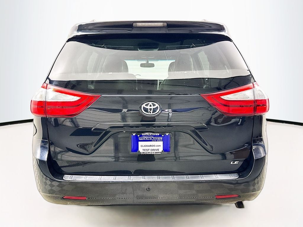 2015 Toyota Sienna LE 8 Passenger