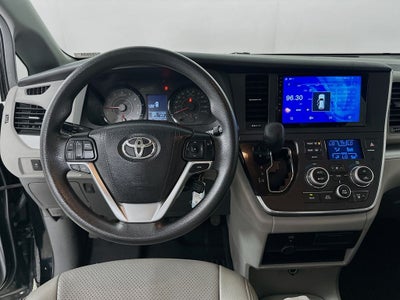 2015 Toyota Sienna LE 8 Passenger