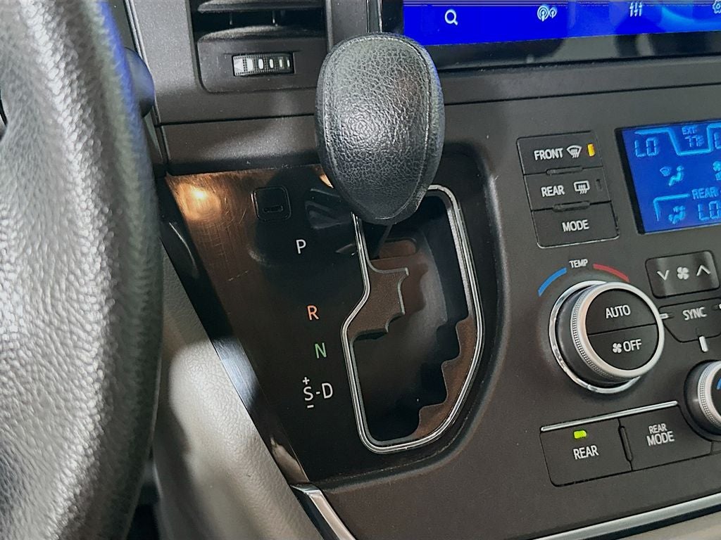 2015 Toyota Sienna LE 8 Passenger