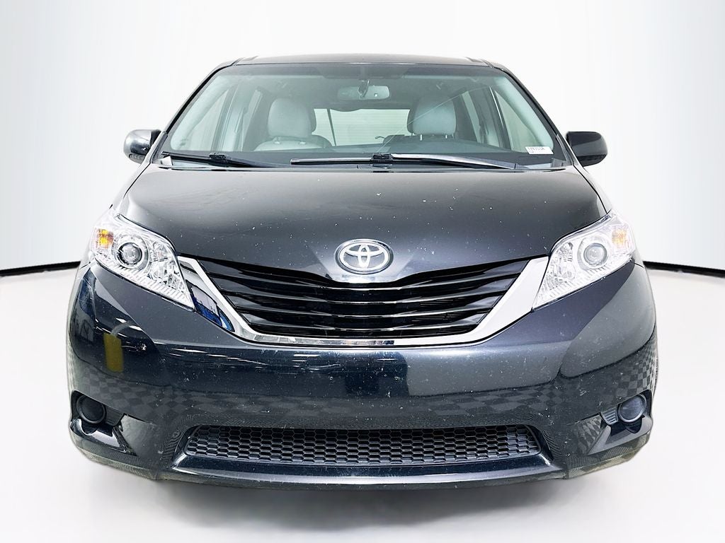 2015 Toyota Sienna LE 8 Passenger