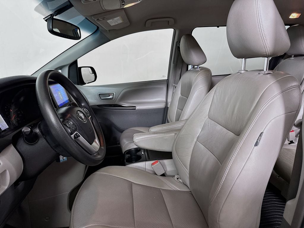 2015 Toyota Sienna LE 8 Passenger