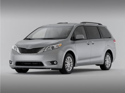 2013 Toyota Sienna XLE 8 Passenger