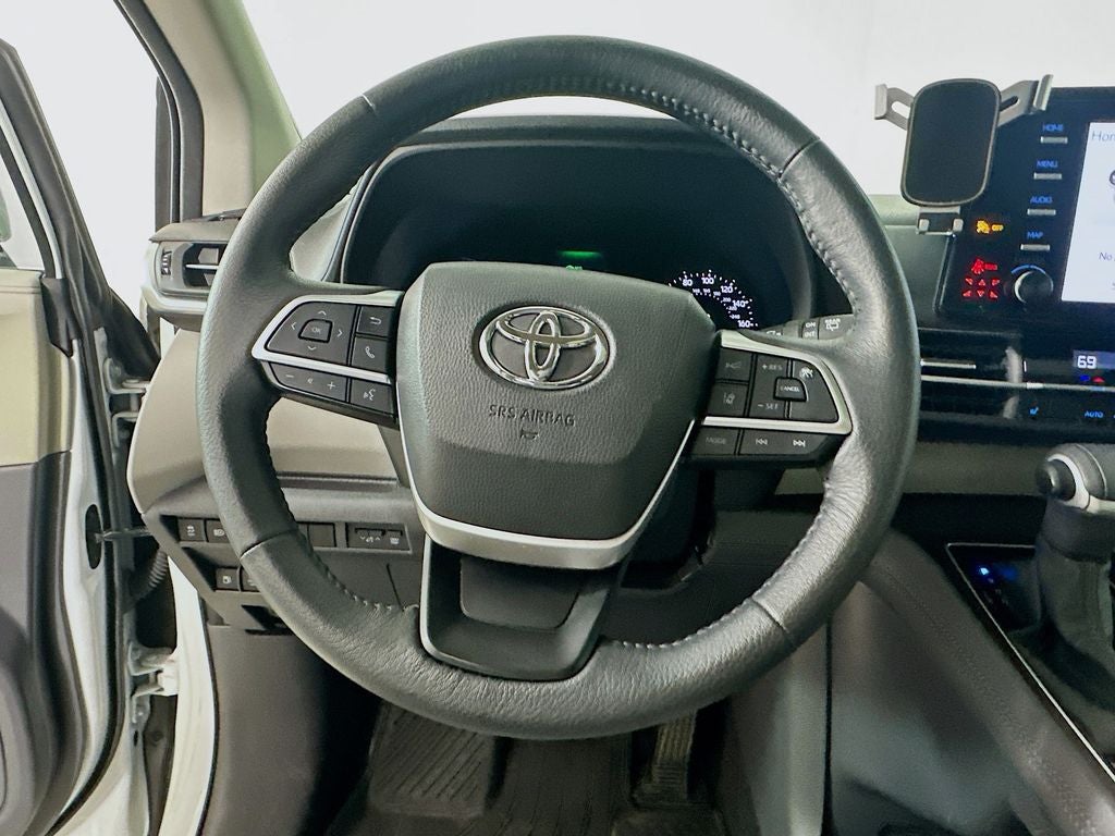 2023 Toyota Sienna XLE 8 Passenger