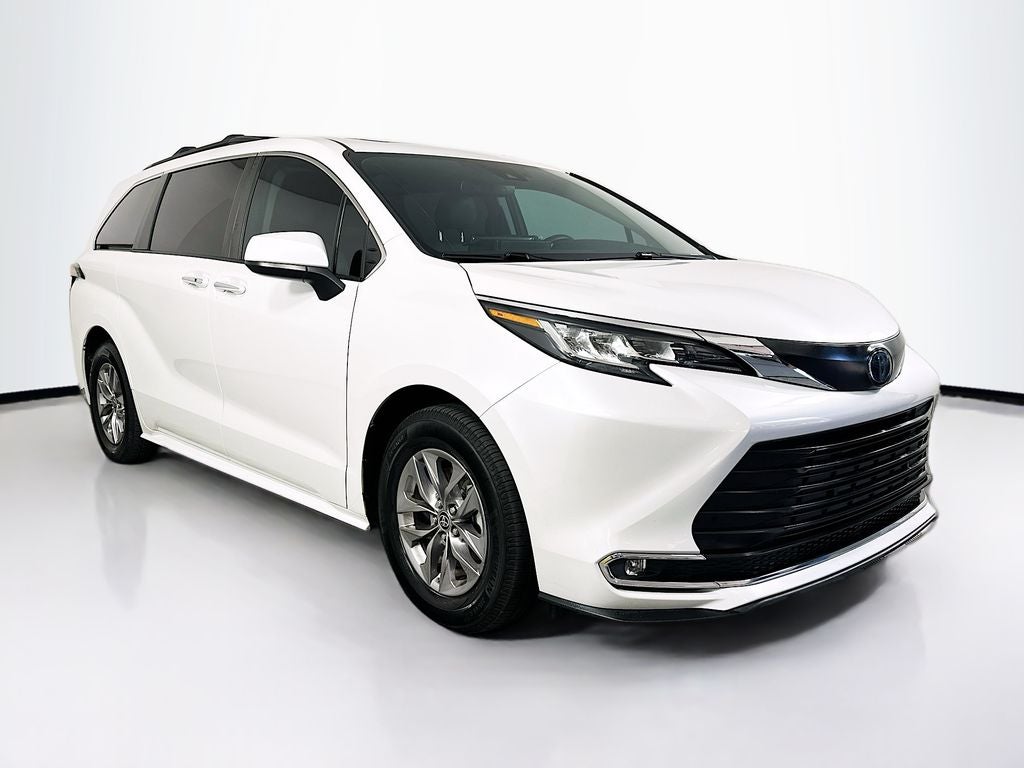 2023 Toyota Sienna XLE 8 Passenger
