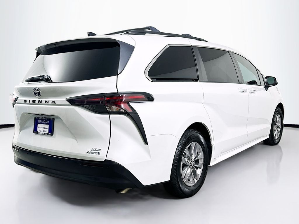 2023 Toyota Sienna XLE 8 Passenger
