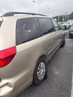 2004 Toyota Sienna Base