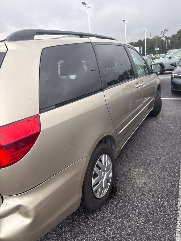2004 Toyota Sienna Base