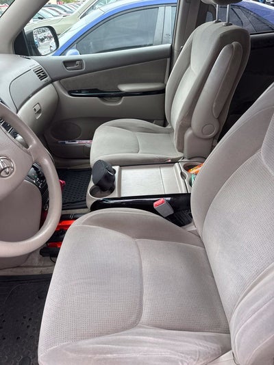 2004 Toyota Sienna Base