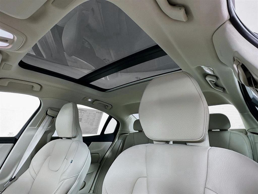 2024 Volvo S60 B5 Plus Dark Theme