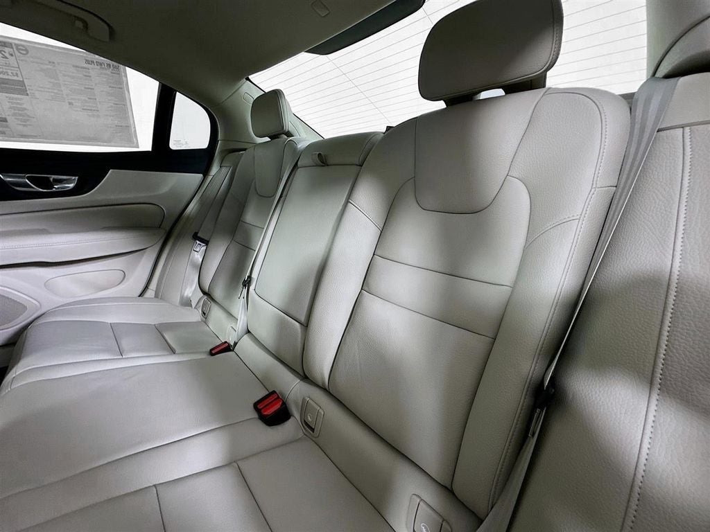 2024 Volvo S60 B5 Plus Dark Theme