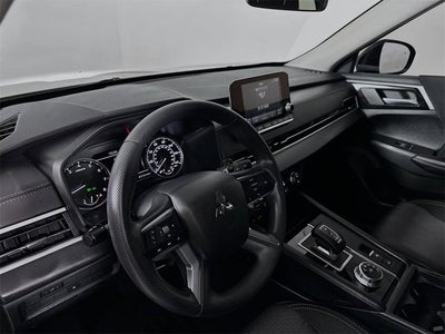 2024 Mitsubishi Outlander ES
