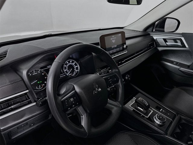 2024 Mitsubishi Outlander ES