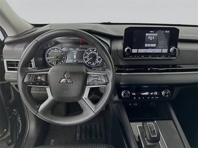 2024 Mitsubishi Outlander ES